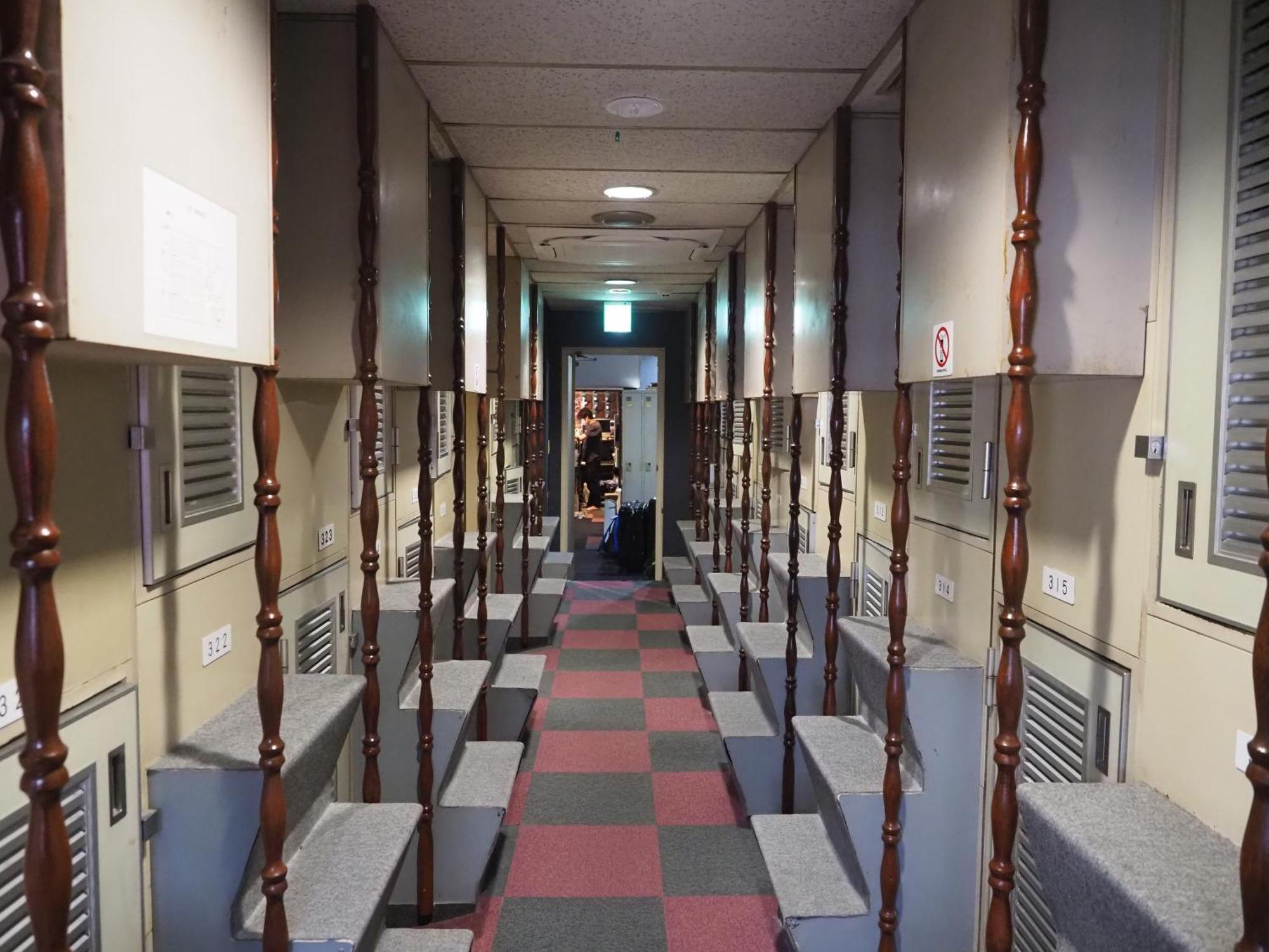 Capsule Hotel Block Room Токио Экстерьер фото