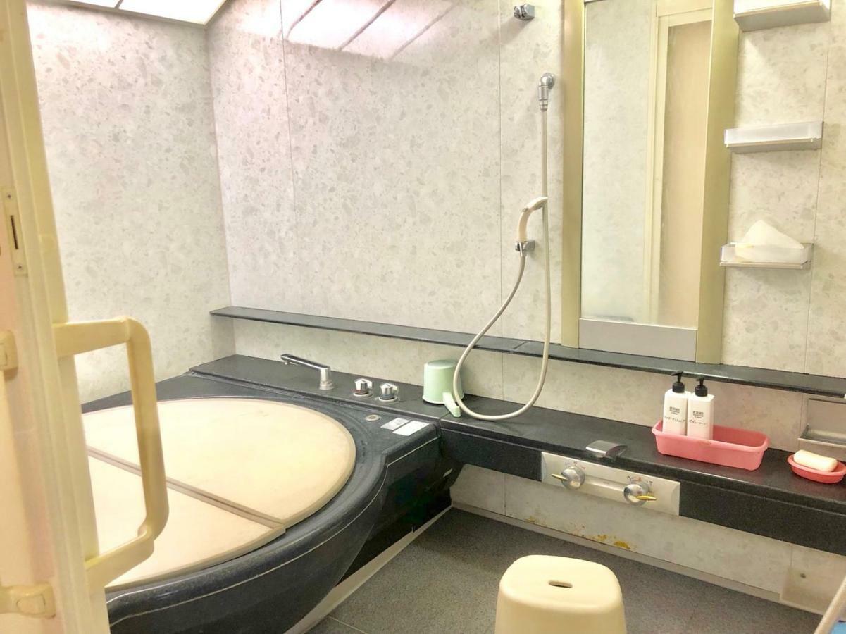 Capsule Hotel Block Room Токио Экстерьер фото