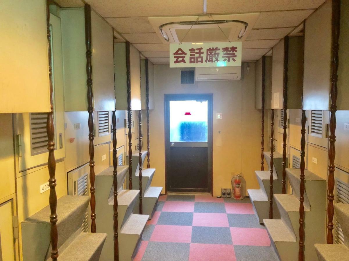 Capsule Hotel Block Room Токио Экстерьер фото